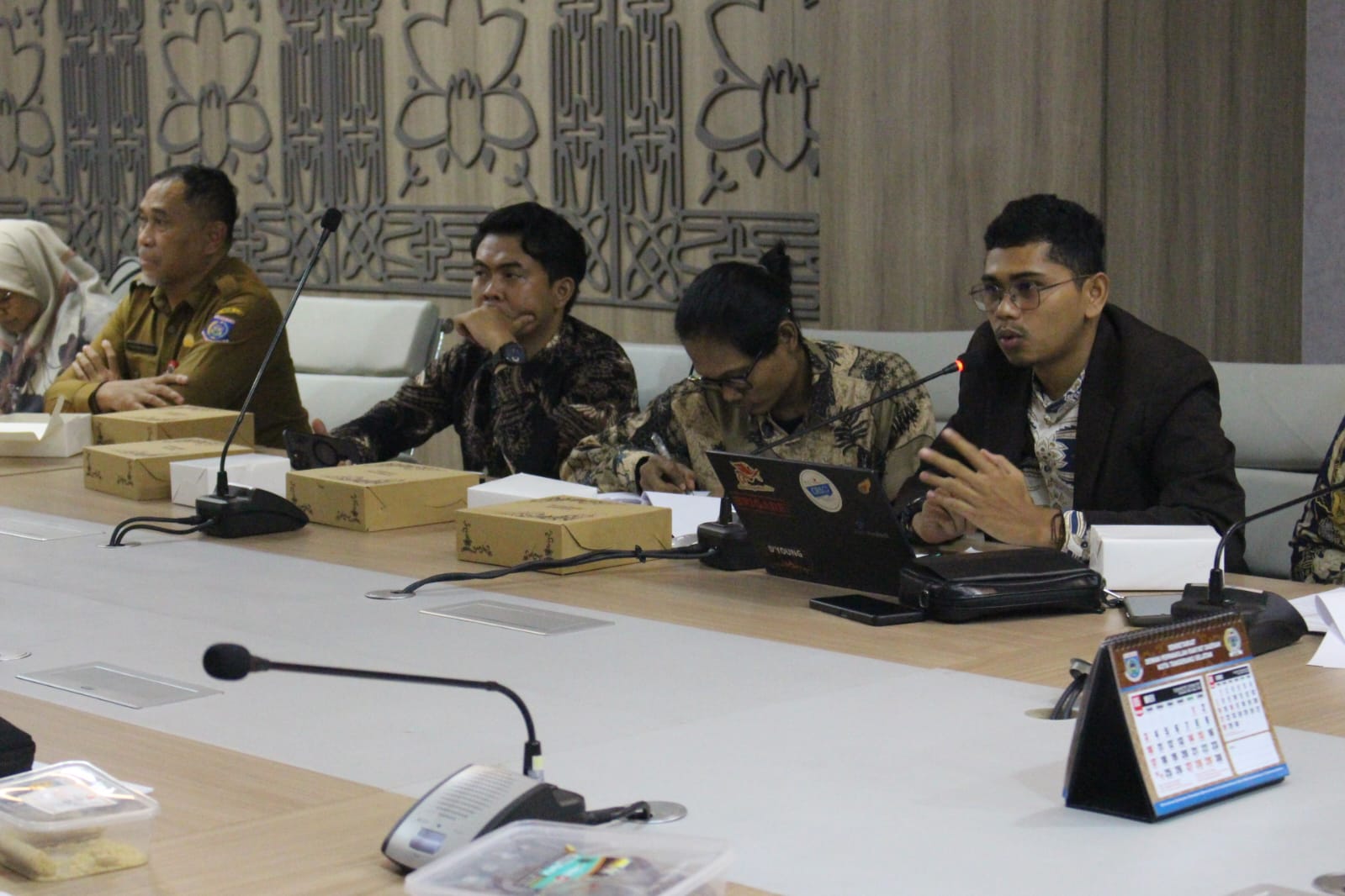 BKPSDM VS GHARIS DIDUDUKKAN DI DPRD : GHARIS MAKIN YAKIN BKPSDM MASIH NGELANTUR